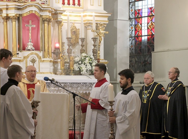 Katoļu kardināls Jānis Pujats kopā ar kristiešiem svin savu 95. dzimšanas dienu 381401