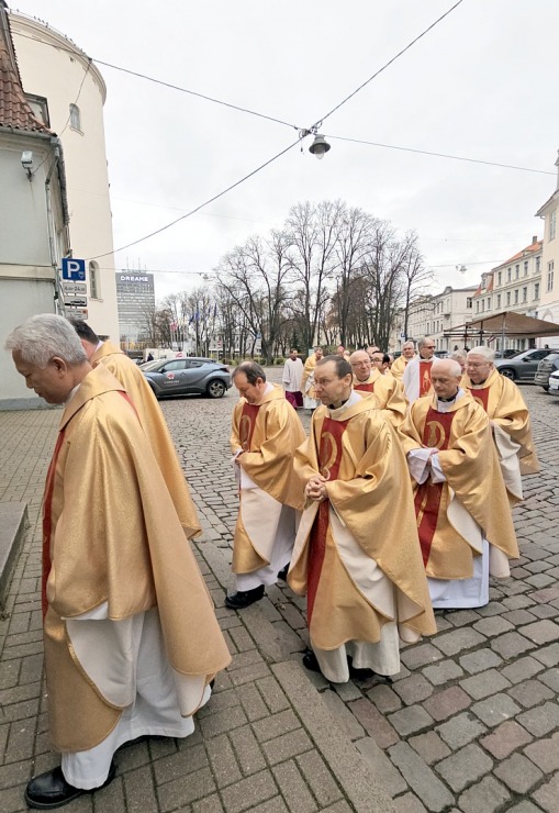 Katoļu kardināls Jānis Pujats kopā ar kristiešiem svin savu 95. dzimšanas dienu 381376