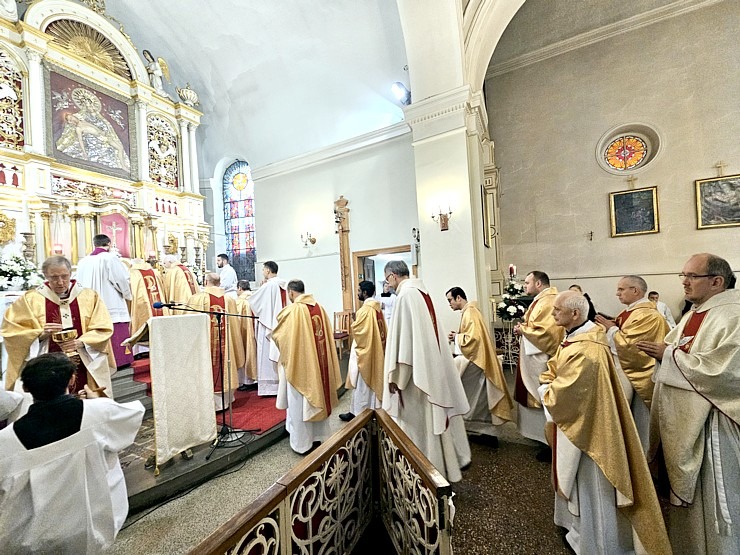Katoļu kardināls Jānis Pujats kopā ar kristiešiem svin savu 95. dzimšanas dienu 381377