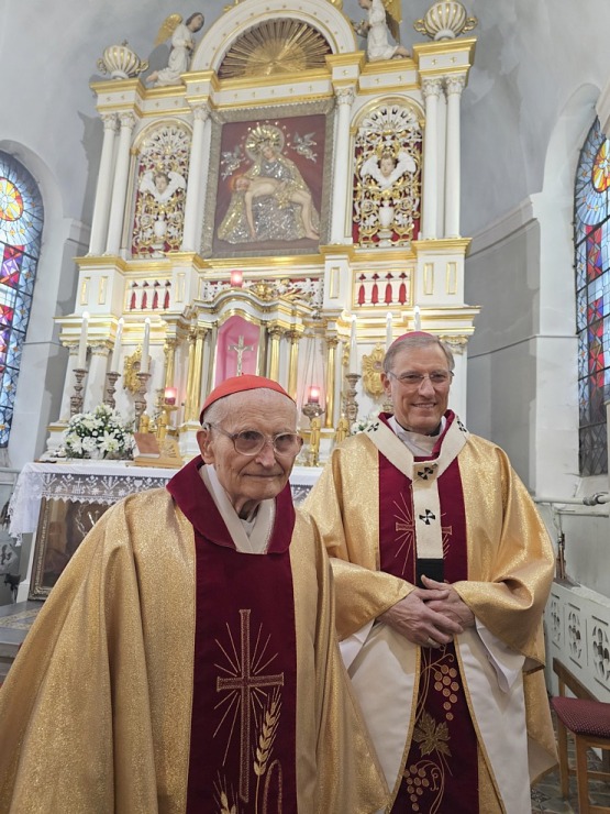 Katoļu kardināls Jānis Pujats kopā ar kristiešiem svin savu 95. dzimšanas dienu 381438