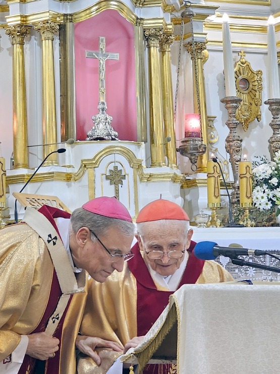 Katoļu kardināls Jānis Pujats kopā ar kristiešiem svin savu 95. dzimšanas dienu 381379
