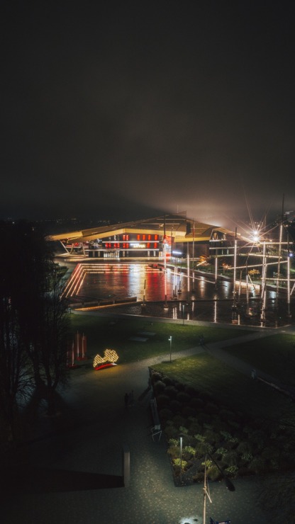 Svētku nedēļas vakaros Ventspils iemirdzas patriotiskās krāsās 381470