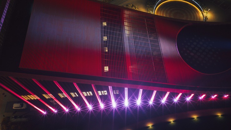 Svētku nedēļas vakaros Ventspils iemirdzas patriotiskās krāsās 381462