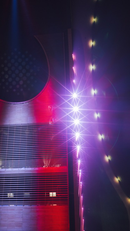 Svētku nedēļas vakaros Ventspils iemirdzas patriotiskās krāsās 381464