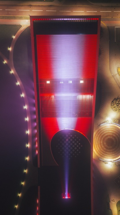 Svētku nedēļas vakaros Ventspils iemirdzas patriotiskās krāsās 381465