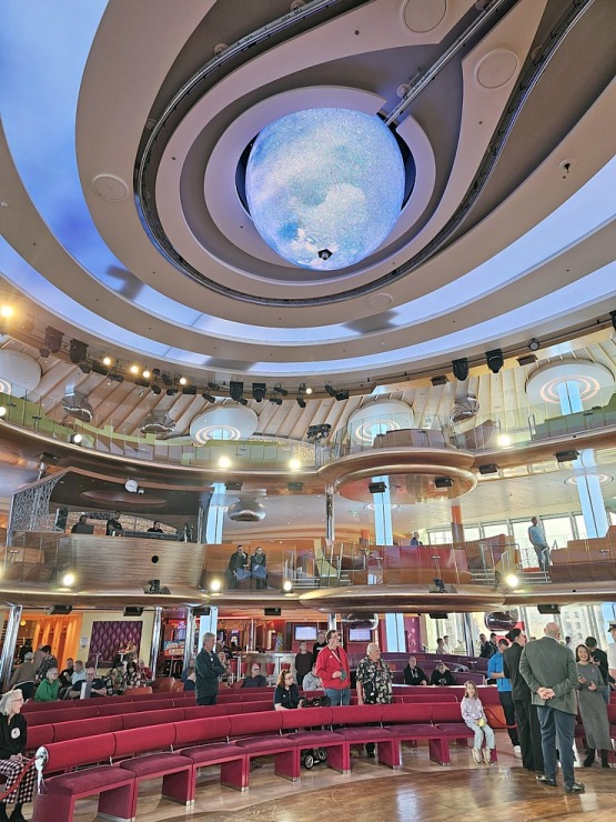 Valsts svētku laikā Rīgas ostā pirmoreiz viesojas Vācijas «AIDA Cruises» kuģis «AIDAprima» 381563