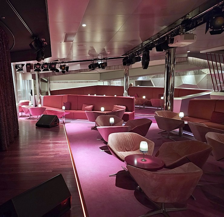 Valsts svētku laikā Rīgas ostā pirmoreiz viesojas Vācijas «AIDA Cruises» kuģis «AIDAprima» 381571