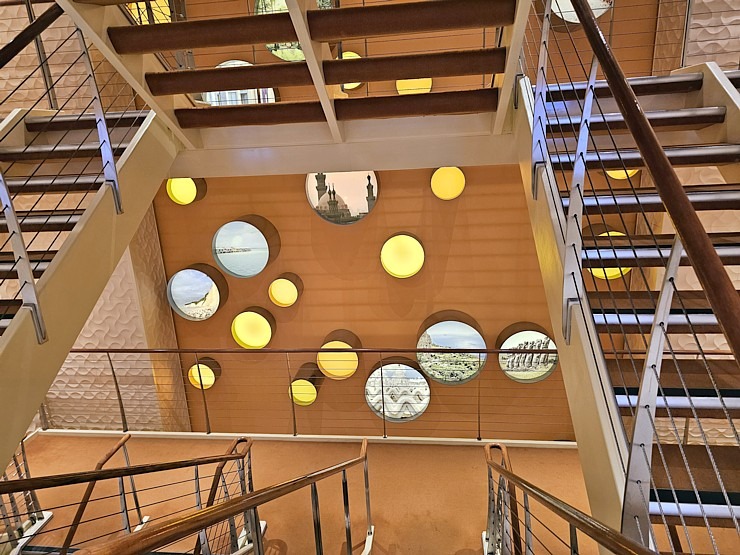 Valsts svētku laikā Rīgas ostā pirmoreiz viesojas Vācijas «AIDA Cruises» kuģis «AIDAprima» 381599