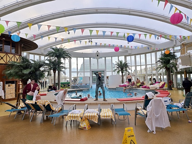 Valsts svētku laikā Rīgas ostā pirmoreiz viesojas Vācijas «AIDA Cruises» kuģis «AIDAprima» 381602