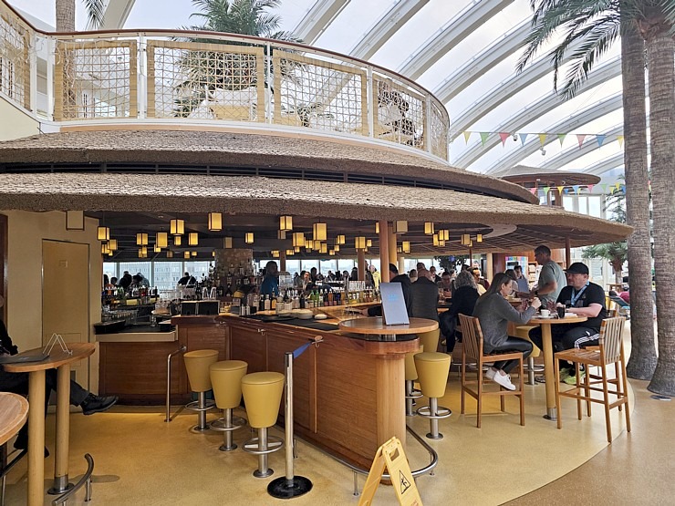 Valsts svētku laikā Rīgas ostā pirmoreiz viesojas Vācijas «AIDA Cruises» kuģis «AIDAprima» 381604