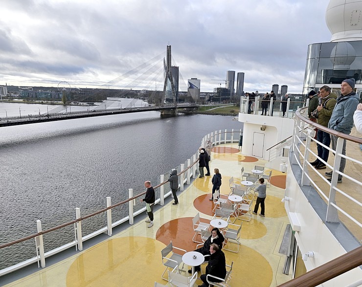 Valsts svētku laikā Rīgas ostā pirmoreiz viesojas Vācijas «AIDA Cruises» kuģis «AIDAprima» 381606