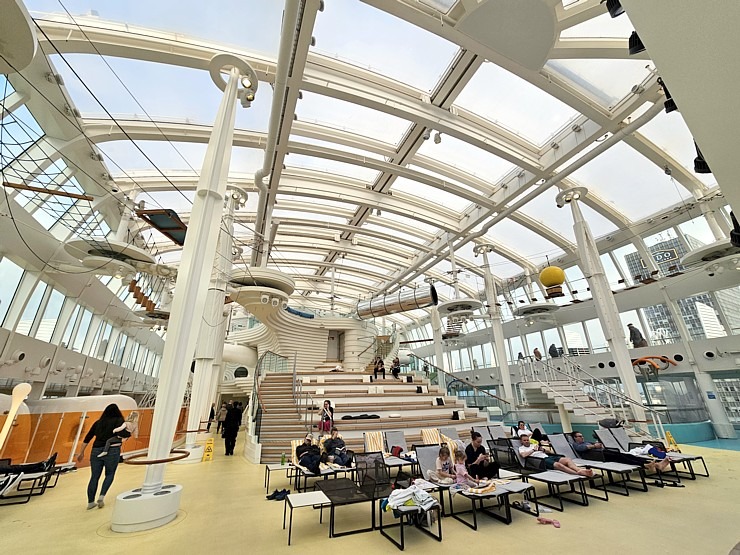 Valsts svētku laikā Rīgas ostā pirmoreiz viesojas Vācijas «AIDA Cruises» kuģis «AIDAprima» 381609