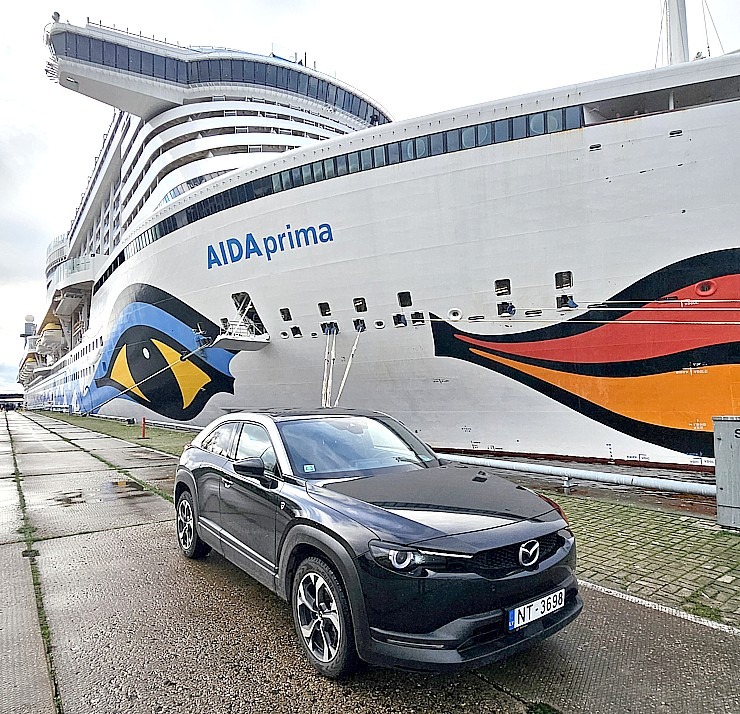 Valsts svētku laikā Rīgas ostā pirmoreiz viesojas Vācijas «AIDA Cruises» kuģis «AIDAprima» 381626