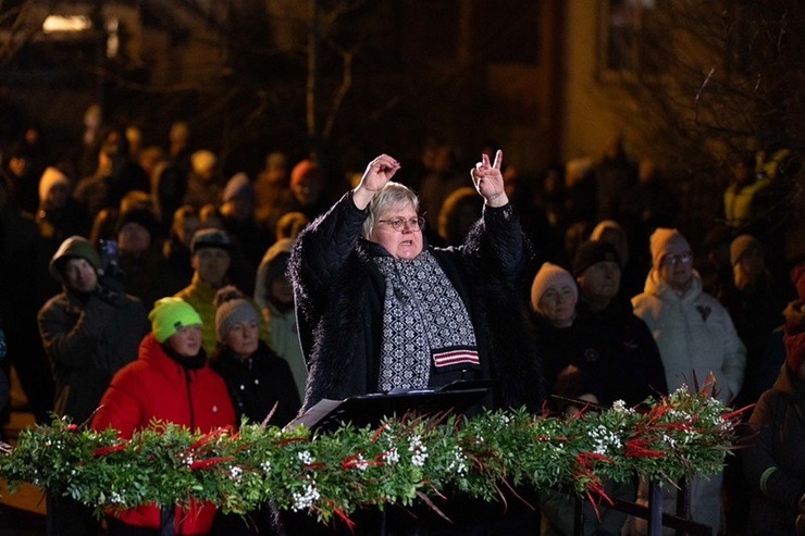 Ar Gaismas ceļu un skanīgu koncertu Jūrmalā atzīmē 18. novembri 381638