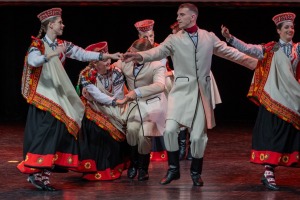 Lieli un mazi dejotāji Liepājā dejo Latvijai 1