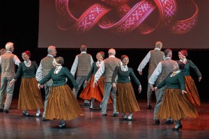 Lieli un mazi dejotāji Liepājā dejo Latvijai 12