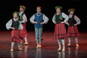 Lieli un mazi dejotāji Liepājā dejo Latvijai 4