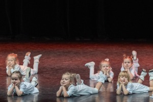 Lieli un mazi dejotāji Liepājā dejo Latvijai 5