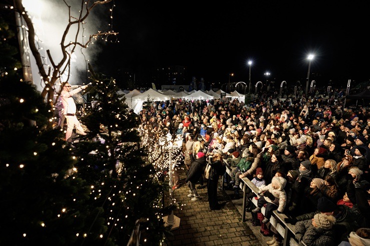 Tūkstošiem lielu un mazu rīdzinieku bauda svētku atmosfēru LIDO 381742