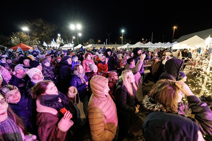 Tūkstošiem lielu un mazu rīdzinieku bauda svētku atmosfēru LIDO 381743