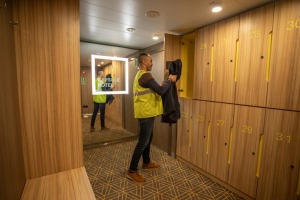 Kapsulu viesnīca tagad arī uz prāmja - Foto