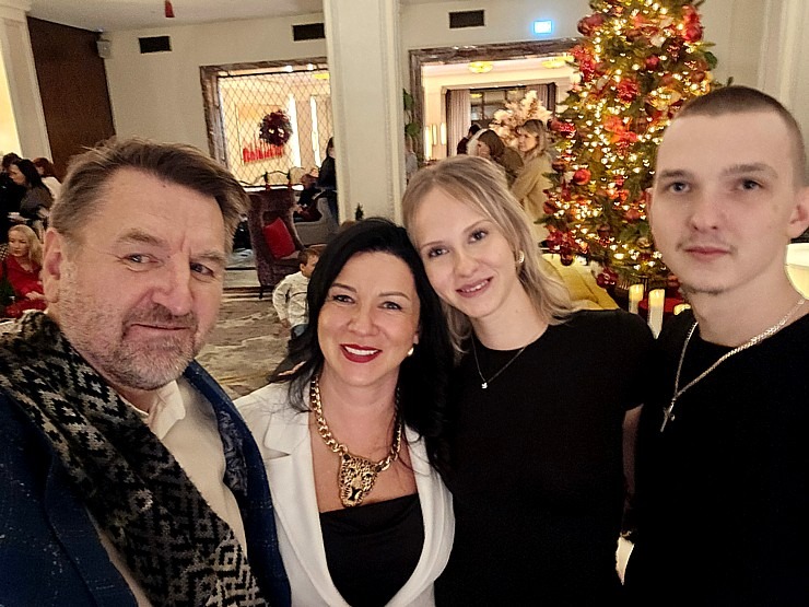 Vecrīgas 5 zvaigžņu viesnīcā «Grand Hotel Kempinski Riga» iedegas Ziemassvētku eglīte 381827