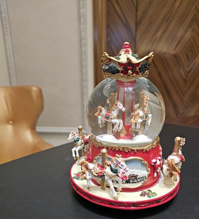 Vecrīgas 5 zvaigžņu viesnīcā «Grand Hotel Kempinski Riga» iedegas Ziemassvētku eglīte 381829