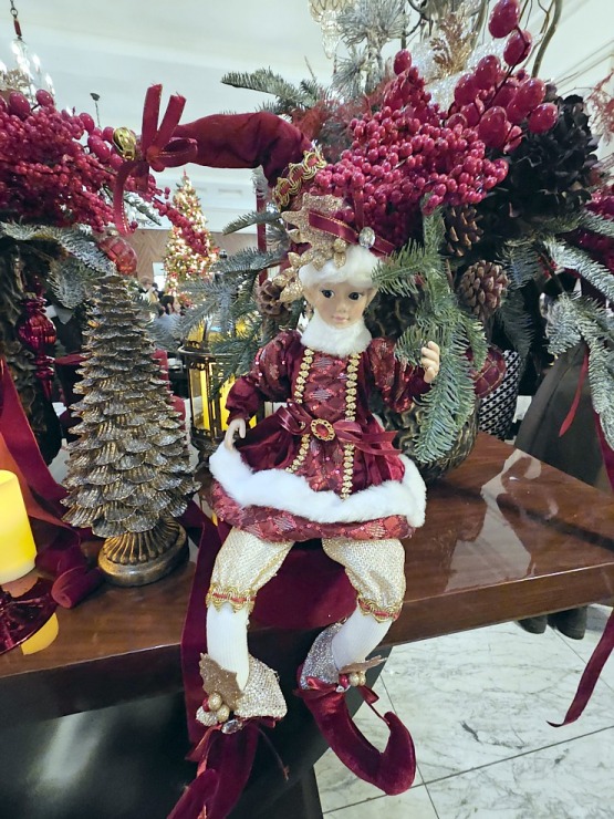 Vecrīgas 5 zvaigžņu viesnīcā «Grand Hotel Kempinski Riga» iedegas Ziemassvētku eglīte 381833