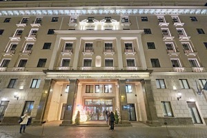 Vecrīgas 5 zvaigžņu viesnīcā «Grand Hotel Kempinski Riga» iedegas Ziemassvētku eglīte 1