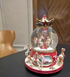 Vecrīgas 5 zvaigžņu viesnīcā «Grand Hotel Kempinski Riga» iedegas Ziemassvētku eglīte 18