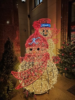 Vecrīgas 5 zvaigžņu viesnīcā «Grand Hotel Kempinski Riga» iedegas Ziemassvētku eglīte 2