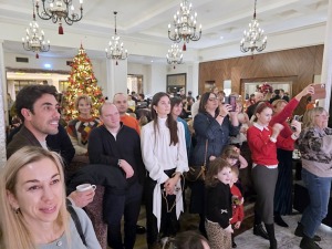 Vecrīgas 5 zvaigžņu viesnīcā «Grand Hotel Kempinski Riga» iedegas Ziemassvētku eglīte 8