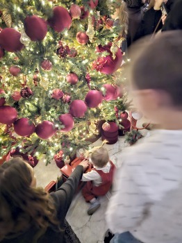 Vecrīgas 5 zvaigžņu viesnīcā «Grand Hotel Kempinski Riga» iedegas Ziemassvētku eglīte 9