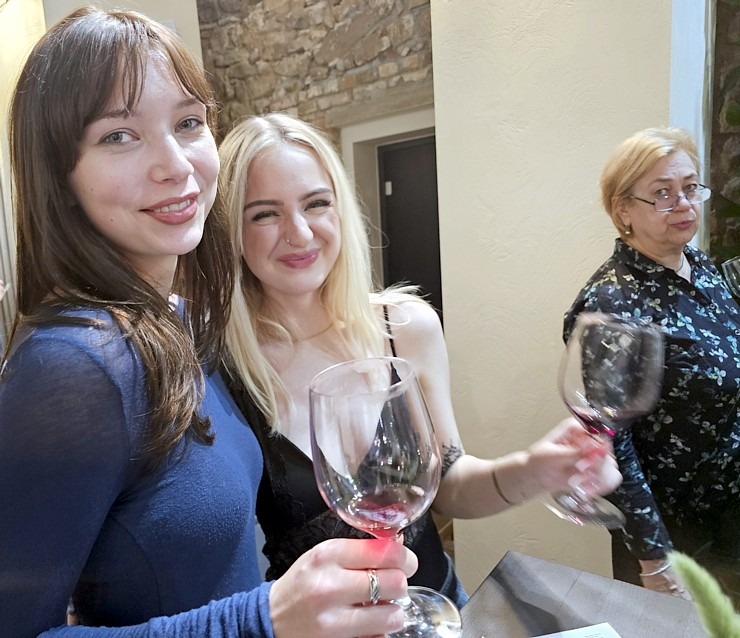 Vecrīgas viesnīcā «Pullman Riga Old Town» notiek «Latvijas augļu - ogu un vīnogu vīnu skate 2025» 381847