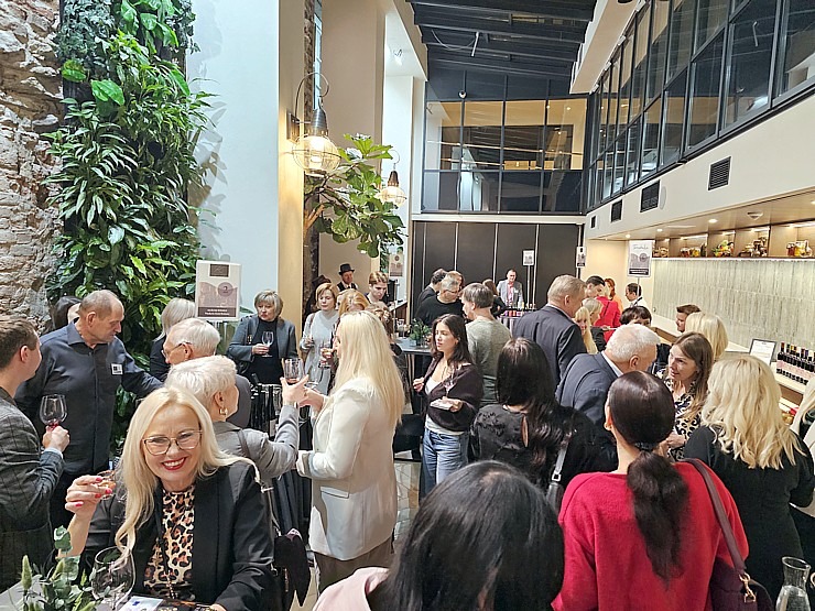 Vecrīgas viesnīcā «Pullman Riga Old Town» notiek «Latvijas augļu - ogu un vīnogu vīnu skate 2025» 381849