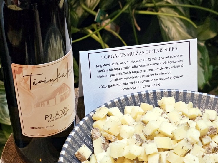 Vecrīgas viesnīcā «Pullman Riga Old Town» notiek «Latvijas augļu - ogu un vīnogu vīnu skate 2025» 381852