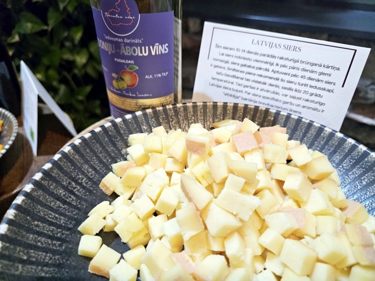 Vecrīgas viesnīcā «Pullman Riga Old Town» notiek «Latvijas augļu - ogu un vīnogu vīnu skate 2025» 381854