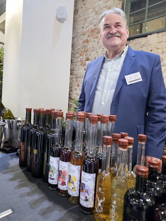 Vecrīgas viesnīcā «Pullman Riga Old Town» notiek «Latvijas augļu - ogu un vīnogu vīnu skate 2025» 381840