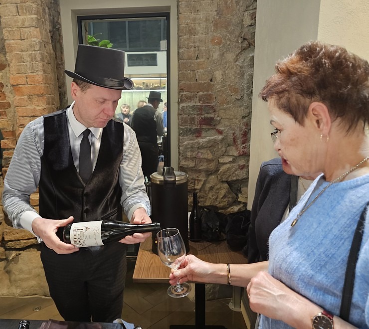 Vecrīgas viesnīcā «Pullman Riga Old Town» notiek «Latvijas augļu - ogu un vīnogu vīnu skate 2025» 381842