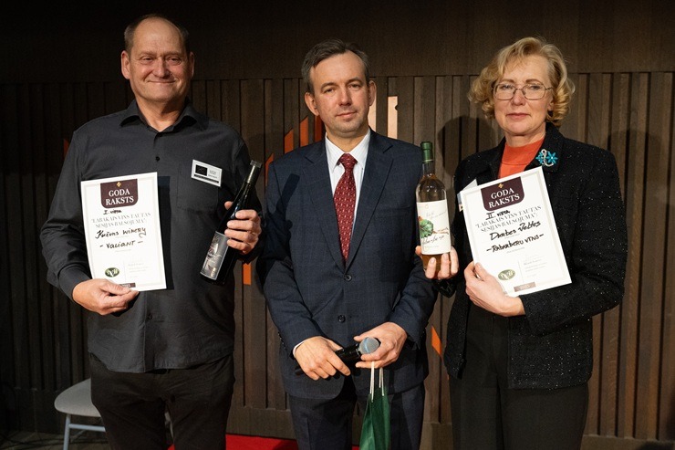 Noskaidro labākos no labākajiem Latvijas augļu - ogu vīnus 381867