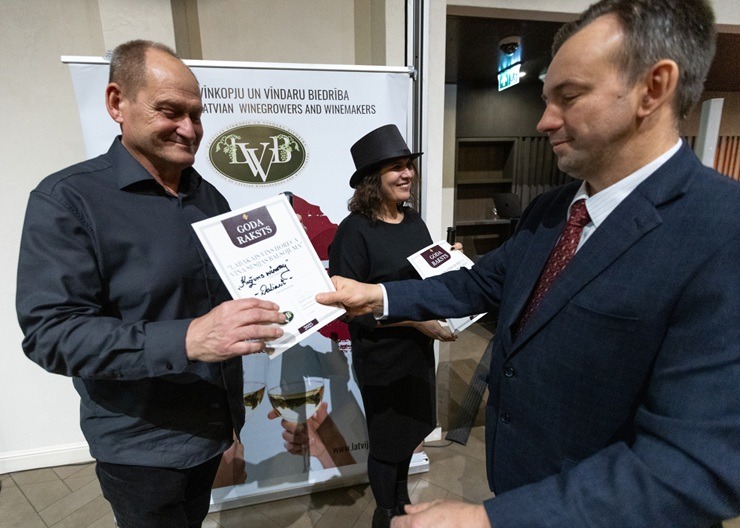 Noskaidro labākos no labākajiem Latvijas augļu - ogu vīnus 381878
