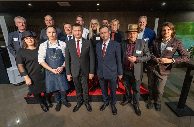 Noskaidro labākos no labākajiem Latvijas augļu - ogu vīnus 381875