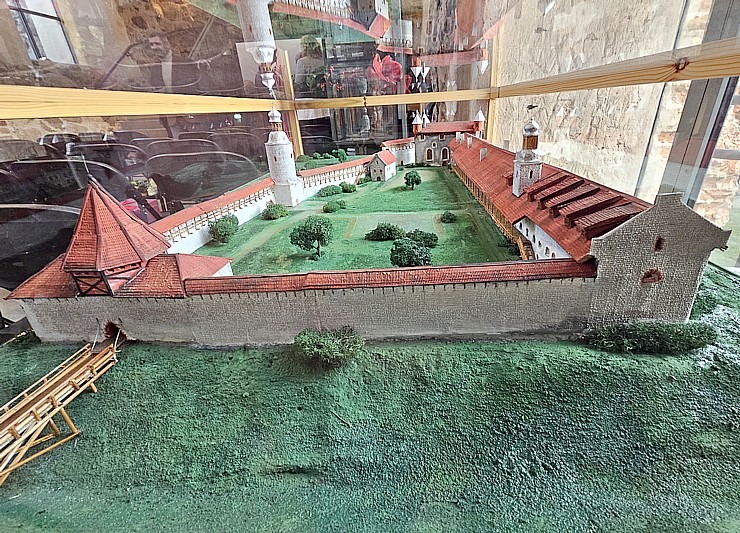 Sadarbībā ar auto nomu «Europcar Latvija» iepazīstam Dobeles pili 381930