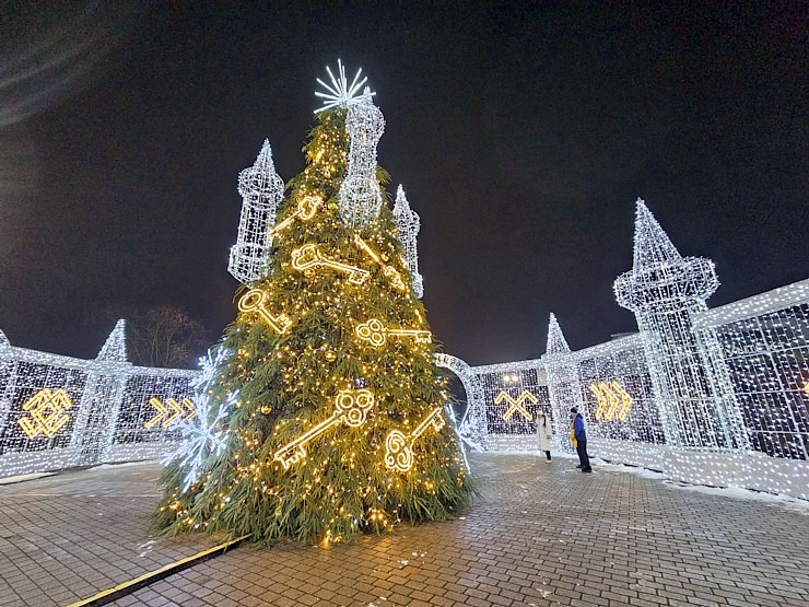 Pārliecināmies, ka «LIDO» Atpūtas centra Ziemassvētku egli tiešā veidā neredz, bet tā tomēr ir! 381961