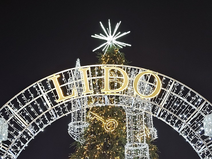 Pārliecināmies, ka «LIDO» Atpūtas centra Ziemassvētku egli tiešā veidā neredz, bet tā tomēr ir! 381962