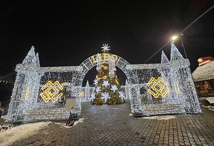 Pārliecināmies, ka «LIDO» Atpūtas centra Ziemassvētku egli tiešā veidā neredz, bet tā tomēr ir! 381963