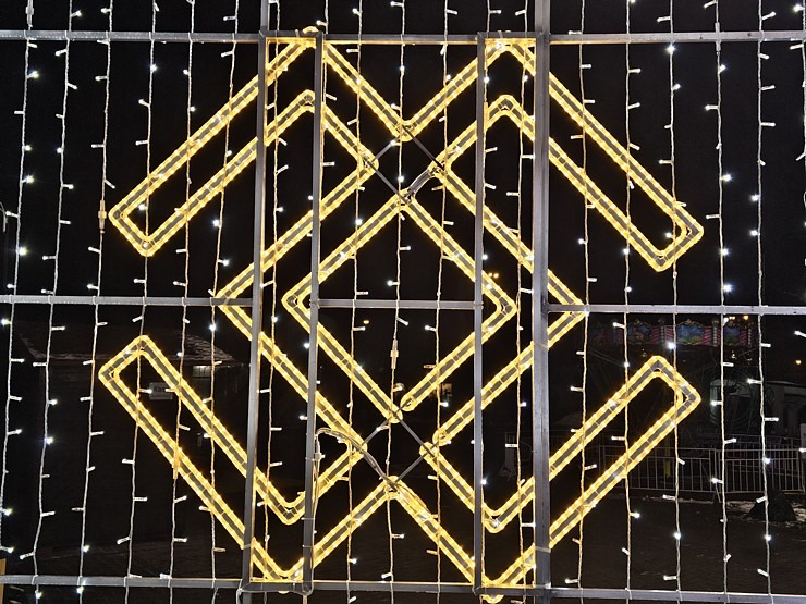 Pārliecināmies, ka «LIDO» Atpūtas centra Ziemassvētku egli tiešā veidā neredz, bet tā tomēr ir! 381964