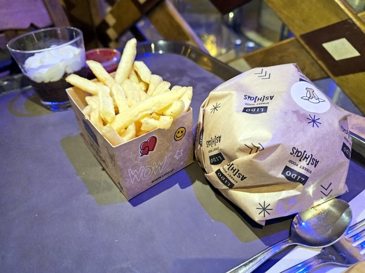 Pārliecināmies, ka «LIDO» Atpūtas centra Ziemassvētku egli tiešā veidā neredz, bet tā tomēr ir! 381972