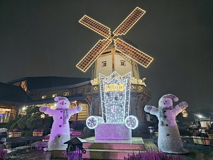 Pārliecināmies, ka «LIDO» Atpūtas centra Ziemassvētku egli tiešā veidā neredz, bet tā tomēr ir! 381951