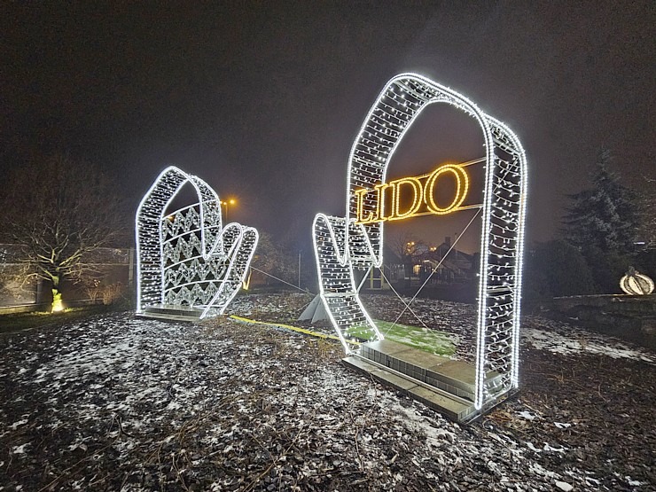 Pārliecināmies, ka «LIDO» Atpūtas centra Ziemassvētku egli tiešā veidā neredz, bet tā tomēr ir! 381957